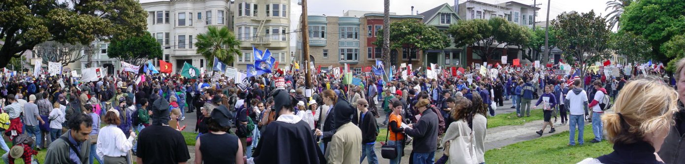 Overview of the march as it sets out.